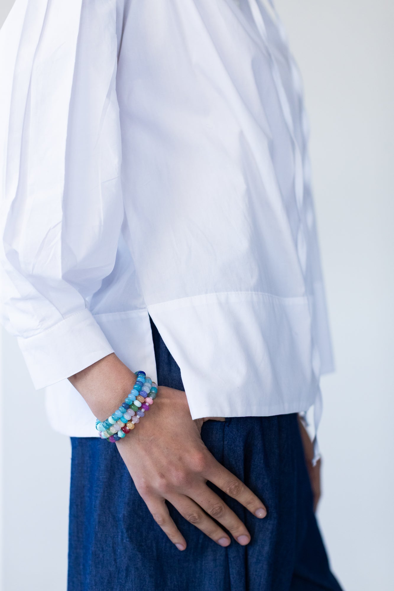Blake white poplin shirt, close up side view of hem