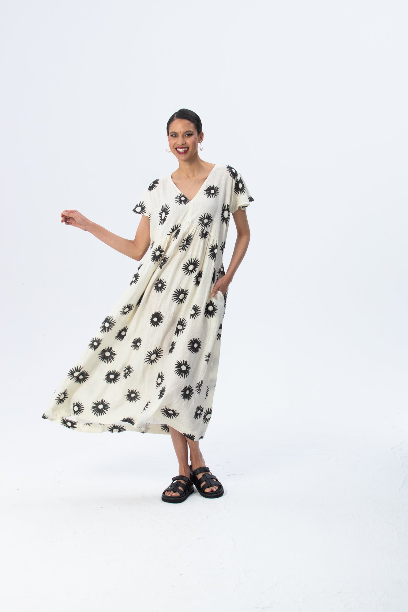 Riveria Dress - Creme and Black
