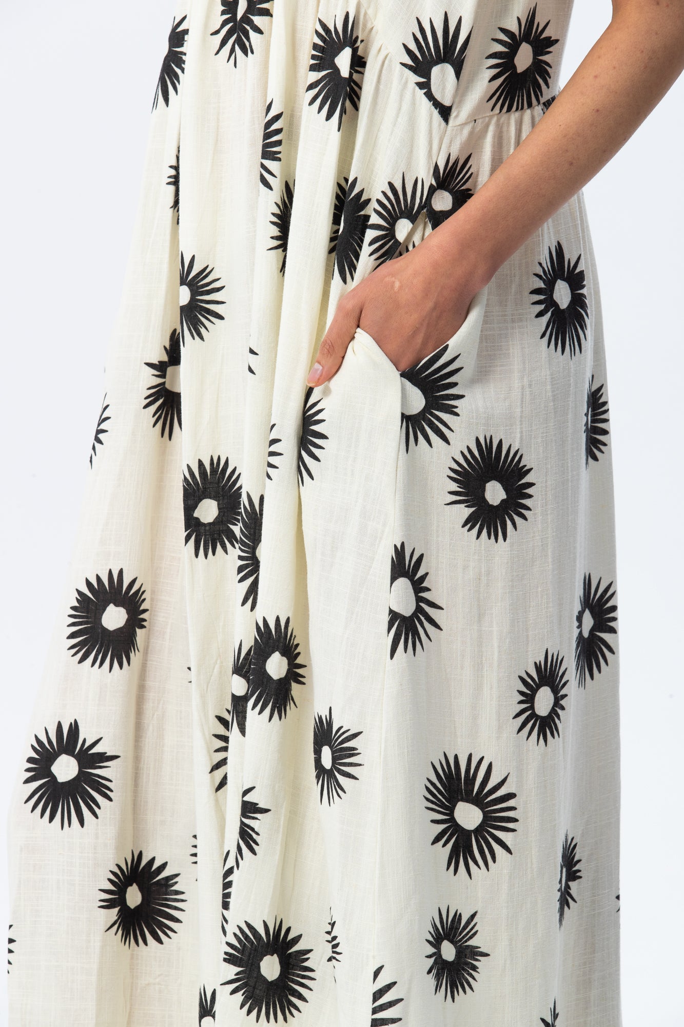Riveria Dress - Creme and Black