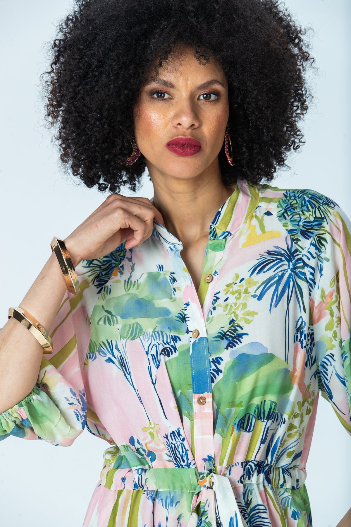Shelby watercolour palm dress, close up of band collar and button placket