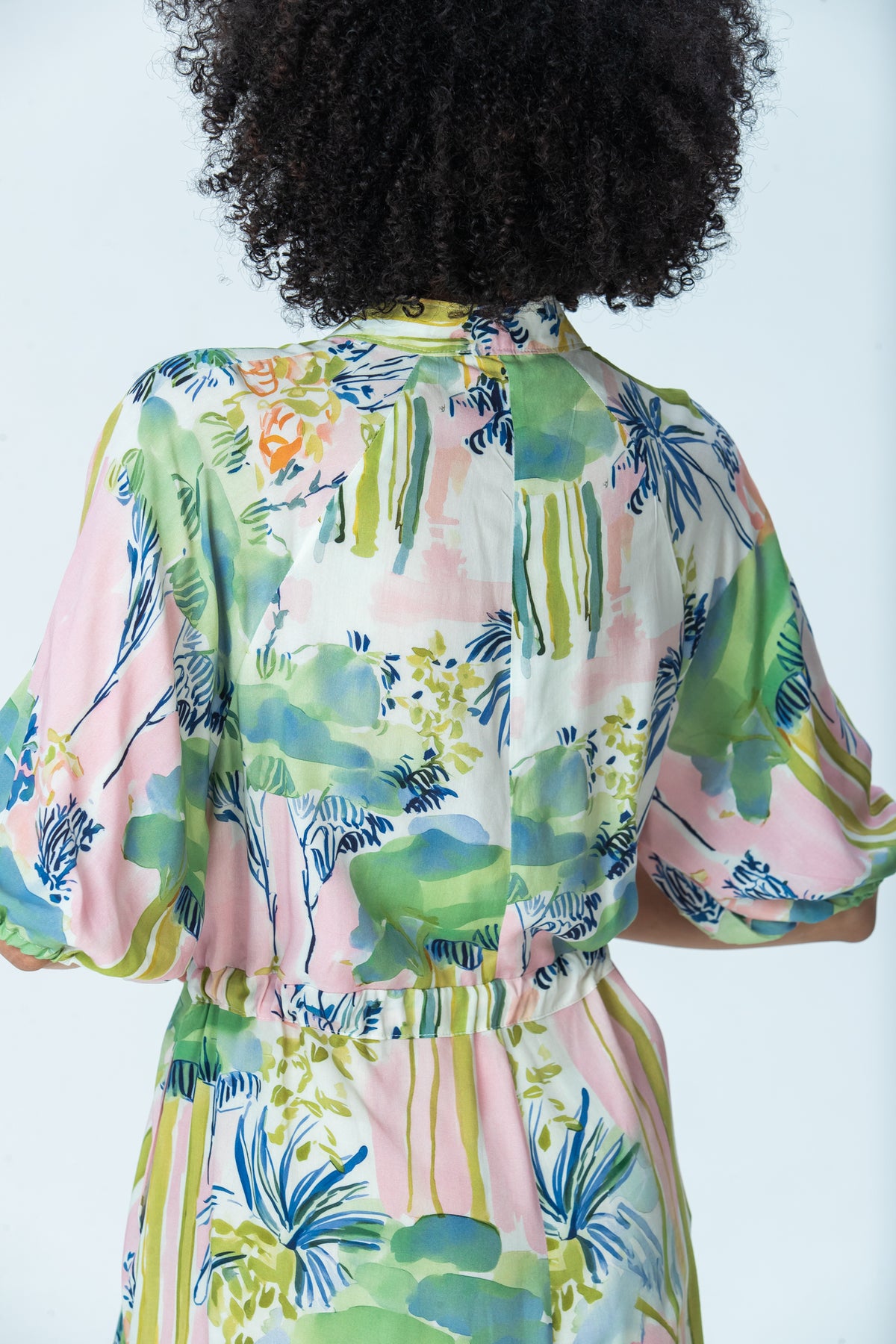 Shelby watercolour palm dress, back close up of sleeves and tunnel waist
