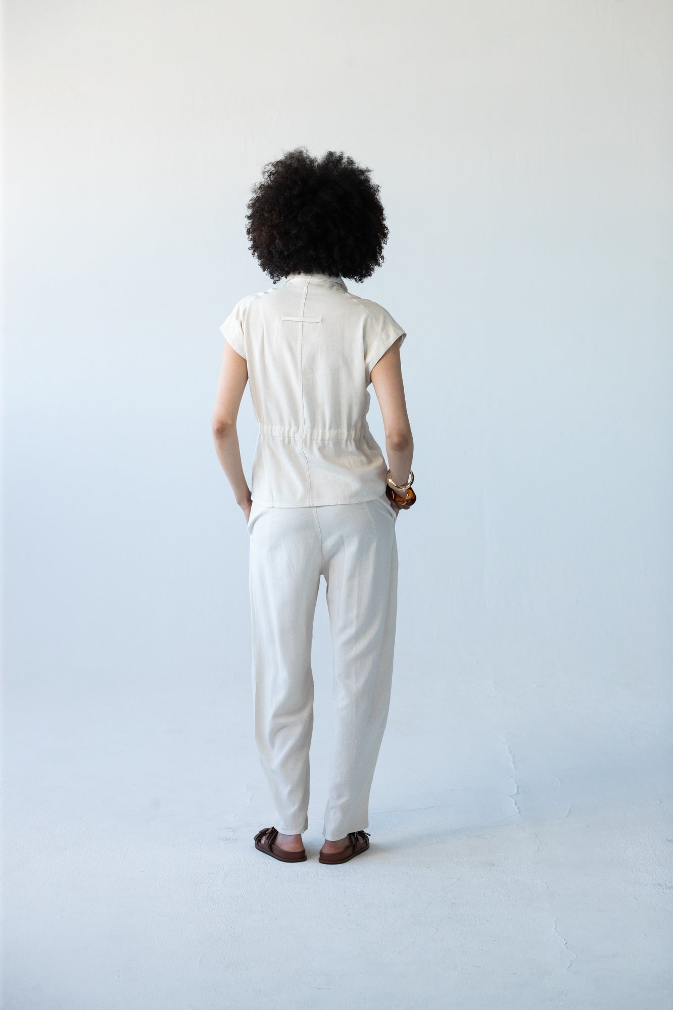 Reese stone shirt, back view showing loop tab and elasticated seam
