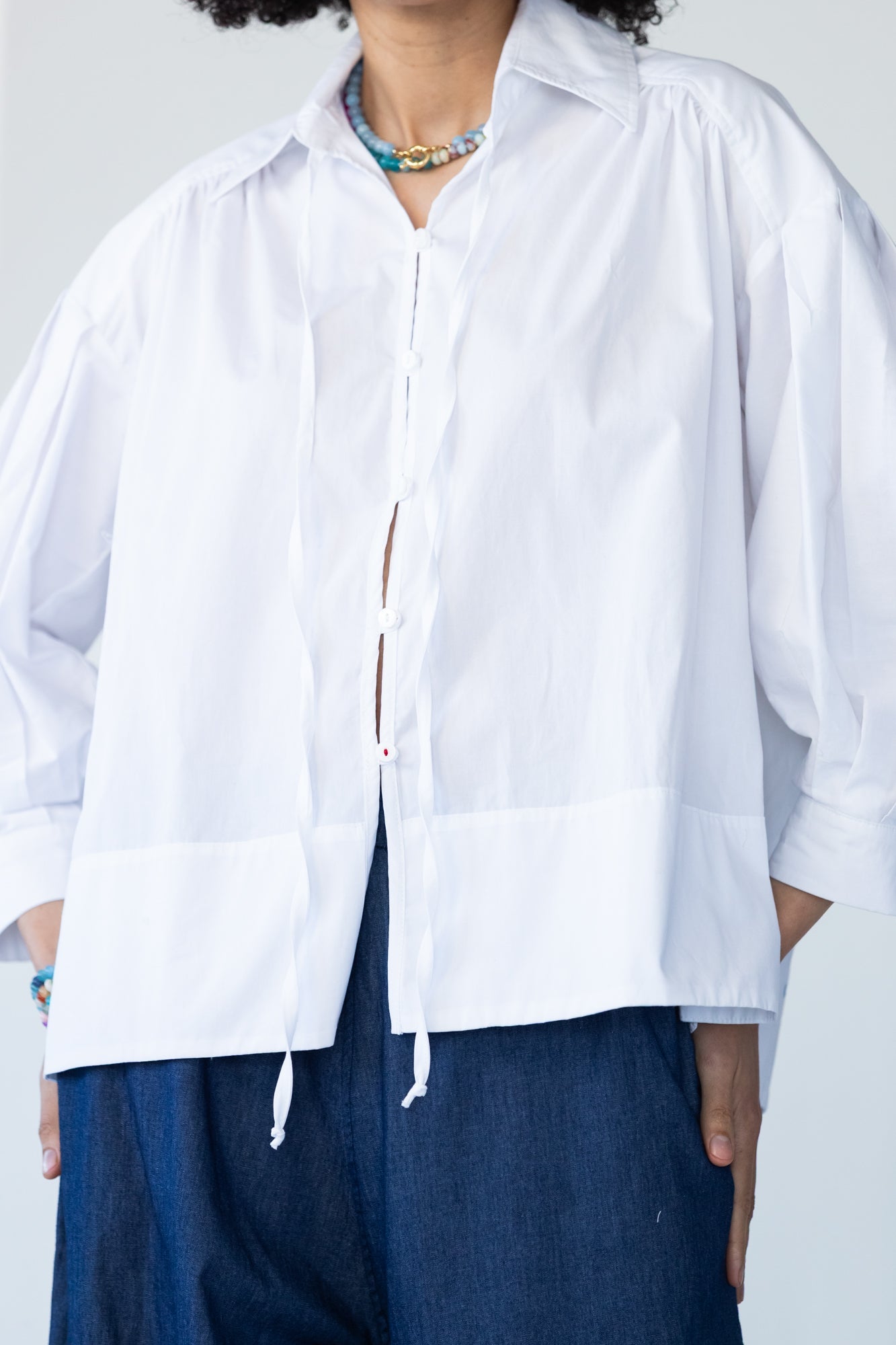 Blake white poplin shirt, close up of hem detail