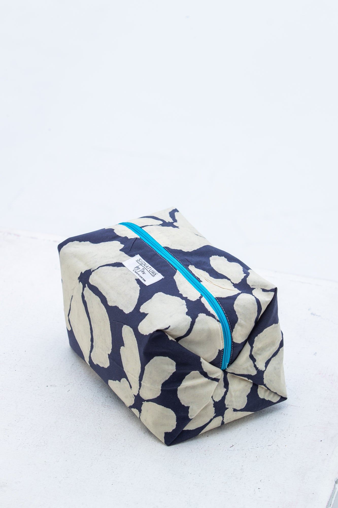 The Intentional Toiletry Bag - Blue & Creme Flower
